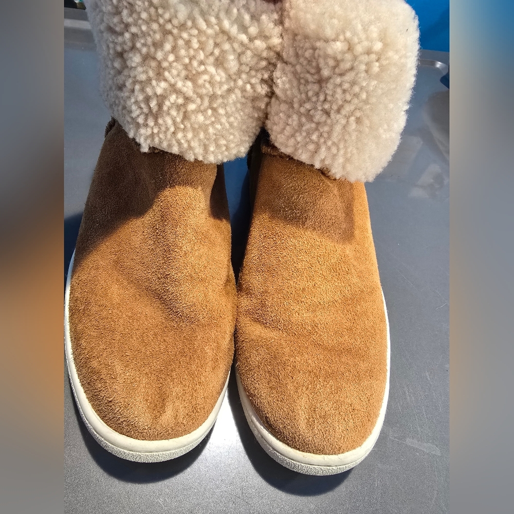 Cozy Ugg Tan Suede Boots with Shearling Cuff